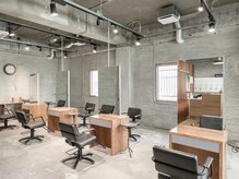 ヒカリス ヘアー 相川店(HIKARIS hair)の雰囲気（阪急相川駅から徒歩1分！駐車場1台分、駐輪スペース有）