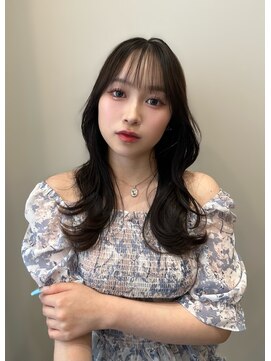 リス バイ ソヨン(Lis by SOYON) 大人女子に向けたレイヤー毛流れミディアムグレージュカラー