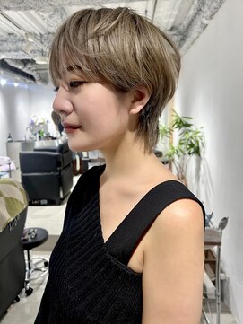 ロヌ(RONU) ショートウルフ・ハイベージュ