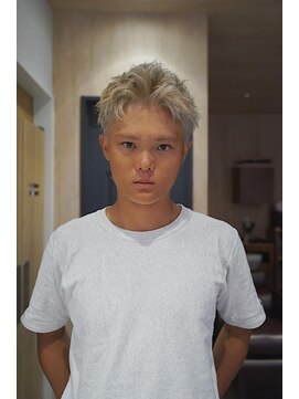 ミューズ バイ ケンジ(MUSE by KENJE) スパイキーショート/ホワイトベージュ/平塚美容室