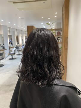 根本ストレートの毛先ウェーブ