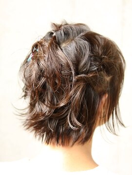 ヘアサロン シロップ(Hair Salon Syrup) [Syrup・山谷慎太郎] 「ショートのアシンメトリーアレンジ」