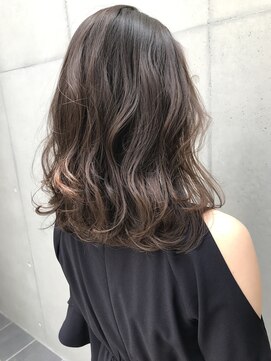 レオニード 表参道(LEONID) 【小顔効果】重めミディアムスタイル