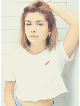 ジジバイワースホワイル(jiji by WORTH WHILE) リリー・コリンズ 風ショートボブ