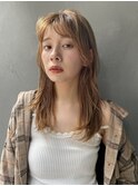 ゆるふわ巻きセミロング/ミルクティーベージュ×こなれヘア