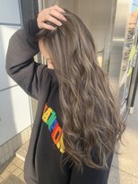 クマ(kuma.)&nbsp;大人ハイトーン/ロングヘア/ゆるウェーブ