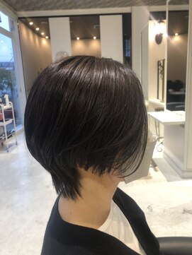 シザーズトリックス ノーブル(scissorstrix Noble) 前下がりショート