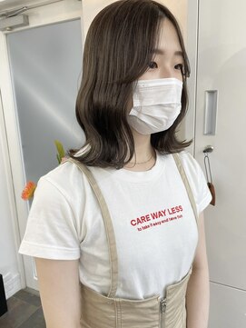 イコ 表参道原宿(ico) アッシュグレージュ 切りっぱなしボブ 伸ばしかけ