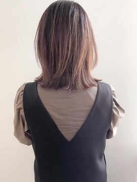 セルカ 新宿(CERCA) くびれミディのハイライトカラー【CERCA新宿/新宿西口】