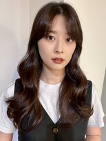 トリコ ショップアンドヘアサロン(tricot shop hair salon) ツヤ髪　レイヤーカット　センターパート