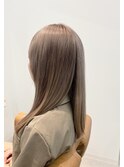 透明感カラーの長め切りっぱなしヘア