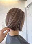 明るめハイライト　ミルクティーベージュ　大人ボブ