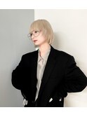 ホワイトベージュのレイヤーボブ