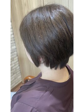 アンドブルー(and BLUE) 伊勢崎大人女性の丸みショートボブ