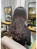 ロングヘア・艶グレージュ・波ウェーブ巻き