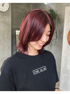 テトヘアー(teto hair) レッドカラーミディアムウルフ暖色センターパート