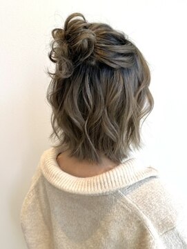 マーリー(marlee) ふわっとハーフシニヨン