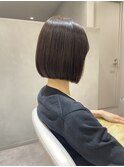 切りっぱなしボブ/ツヤ感ストレート/グレージュ