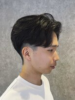 エリマ 横浜西口(elima) 大人メンズセンターパートフェザーショートニュアンスパーマ緩め