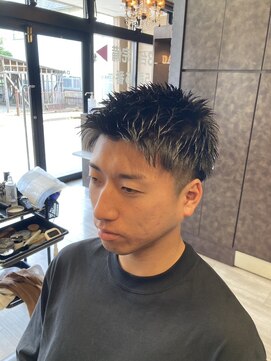 ダナ(DANA) 短髪ショート　ブロック/刈り上げ/アップバンク