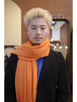 エディ(Edy) メンズケアブリーチ抜きっぱなしブロンド刈り上げツイスパ岡山
