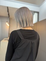ブロンド(Blonde)&nbsp;シルバー　大人ボブ