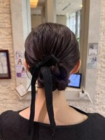 ヴィサージュプラス(VISAGE plus)&nbsp;艶感を活かした上品シニヨン