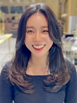 ティア(Tia.) （レイヤーカット/韓国ヘア/前髪/縮毛矯正/小顔/髪質改善）