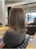 ベージュ