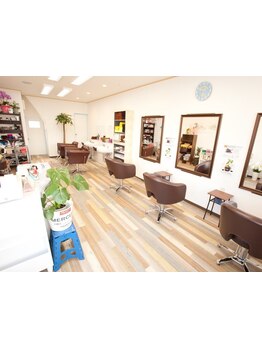 《駐車場あり》大型店が苦手な方にもオススメ◎少人数制サロンなので、周りを気にせずお寛ぎください☆