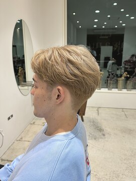 ジジ インターパーク 宇都宮(Gigi) ホワイトベージュ/メンズハイトーン/フェザーカット/メンズ