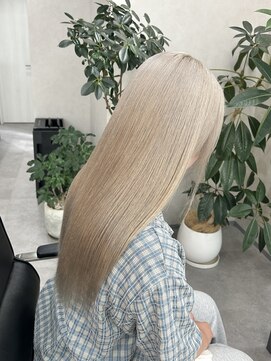 クム 横浜(qumu) 【qumu MARIKO】ホワイトベージュ×ハイトーンカラー