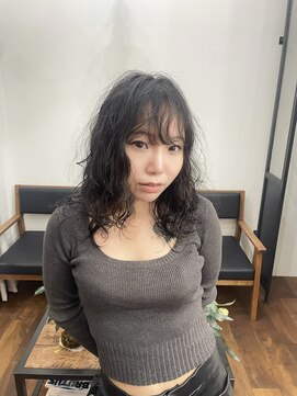 ニル(NiL) 柔らかさのあるパーマスタイル