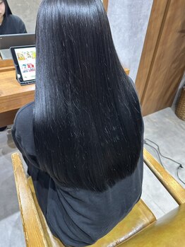 ブレス 横浜(bless)の写真/【くせ毛うねりを改善◎】湿気や傷みで広がる髪に★ダメージレス縮毛矯正★でまとまる艶髪をお届け♪