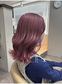 ベリーピンク艶感ウェーブセミロング