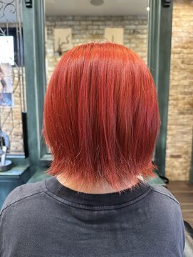 モナン 海老名(Monan) レッドカラー ブリーチあり ボブ ダブルカラー