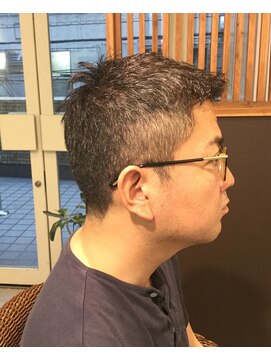 コマ(coma) 【coma中野】スーツに似合う長め刈り上げアップバングスタイル.