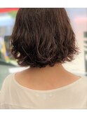 大人っぽくもカジュアルなエフォートレスパーマ
