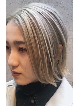 ストラマ(STRAMA) harumiyaブリーチカラーボブ