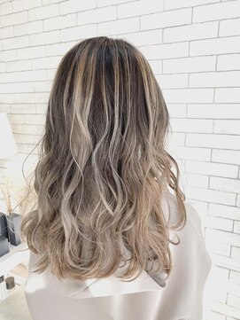 ヴァイブス(vibes) バレイヤージュ