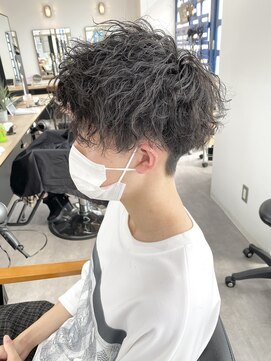 ジーニー 横浜(giinii) giinii_渋谷良太_刈り上げアップバング_ソフトツイスパ