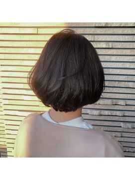 スリー(THREE) ゆるふわ♪ショートボブ　秋冬おすすめ