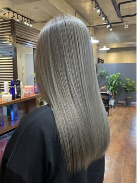 リィリ バイ ロダット 横浜(rili by LODAT) シルバーグレージュ【rili横浜】