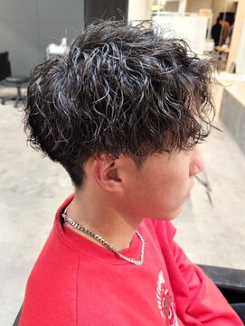 ニアウ 太田店(Niau) センターパートツイストスパイラルパーマメンズ波巻きパーマ