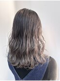ブリーチ毛を生かしたグレーカラー