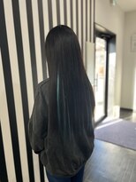 フーバ(FUUBA) シールエクステで黒髪にミルクブルーのシールエクステ