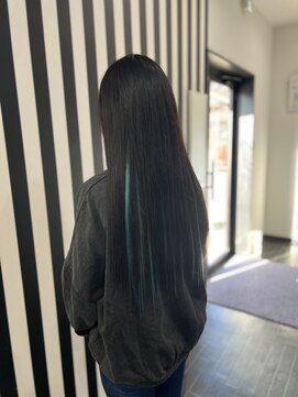 フーバ(FUUBA) シールエクステで黒髪にミルクブルーのシールエクステ