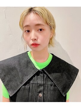 シオミエイチタルミ(shiomi H TARUMI) ハイトーン/ブリーチ/レイヤーカット/シアーカラー/垂水