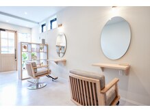 モンブラン(Mont Blanc)の雰囲気（明るい清潔感のある明るい店内です！）