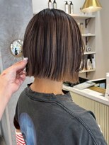 ポジ(poji)&nbsp;切りっぱなしボブ　質感ストレート　カット　顔まわり　艶髪